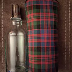 1960'S COLLECTIBLE TEACHER'S SCOTCH TARTAN BAG AND SCOTCH LIQUOR WHISKY BOTTLE, EMPTY. 