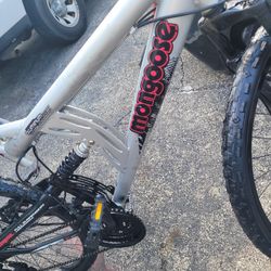 Mangoose bicycle 26" wheels with child seat,disc break.