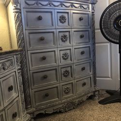 BEAUTIFUL 5 Piece Bedroom Set