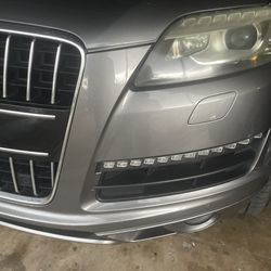 Audi Q7 Headlight Driver Side 2010-2015