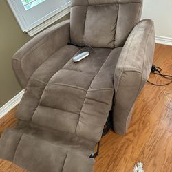 Reclining Chair (Electric + Like new!)