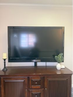55 Inch Vizio TV + Wood Table