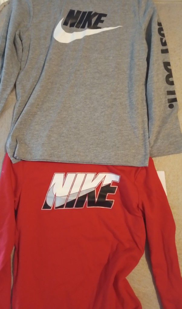 NWT NIKE  Boys  4t Long sleeve Shirts 