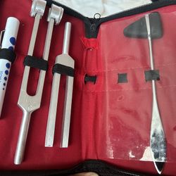 SurgicalOnline Percussion Taylor Reflex Hammer + C 128 & C 512 Tuning Forks + Bandage Scissors + Pupil Gauge Pen Light in Carrying Case - 6-Piece Set
