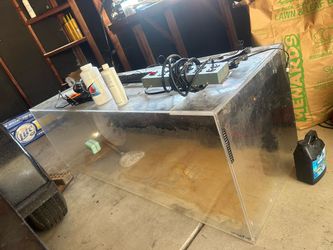 Acrylic fish tank