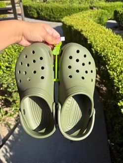 Men / women’s Green Crocs