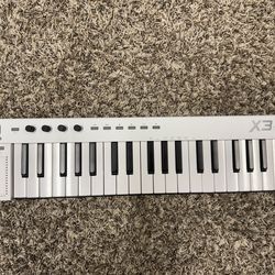 MidiPlus X3 Mini Keys Midi Keyboard.
