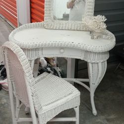 Wicker Desk W/chair And Mirror