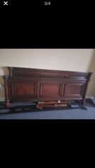 Photo KING HEADBOARD AND FOOTBOARD!!!! ONE PIECE OF THE HEADBOARD LEGS IS CRACKED BUT STILL CAN BE FIXED AND USED !!!!! LMK THANKS AGAIN FOR !! 280 firm al