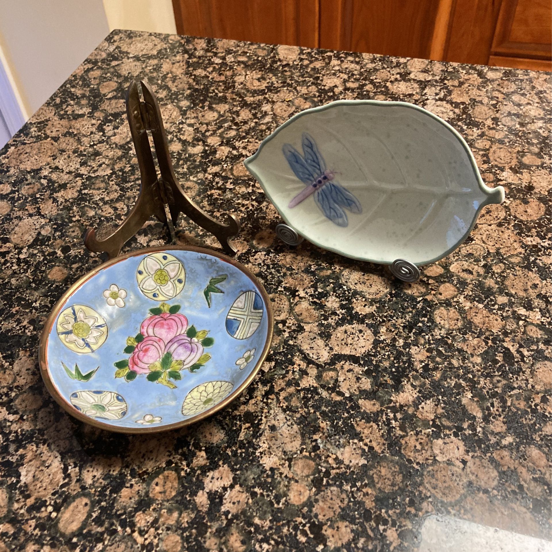Decorative Bowl And Leaf Plate With Stands