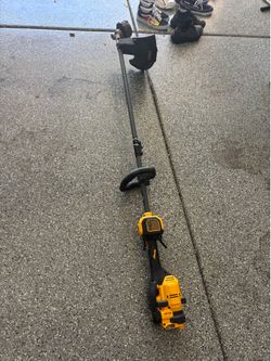 Dewalt Stream trimmer 60 V fast brushless motor no battery