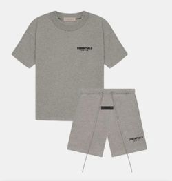 ESSENTIALS SETS