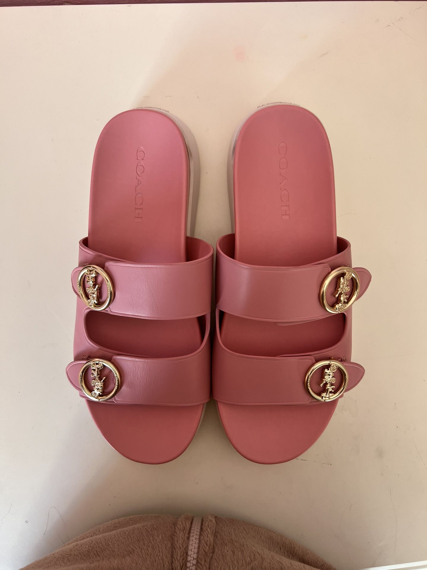 Coach Women’s Light pink Leather Gwen Sandals