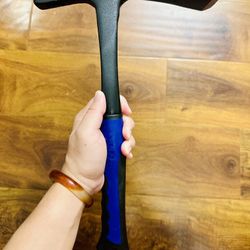 Rock Hammer 34 oz 13 inch Pointed Tip Anti Slip Shock Proof Handle 