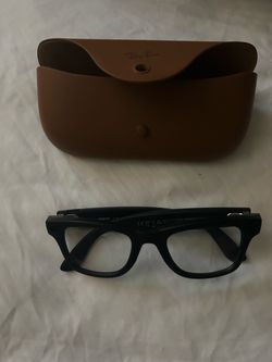 Ray-Ban Meta Smart Glasses with Case