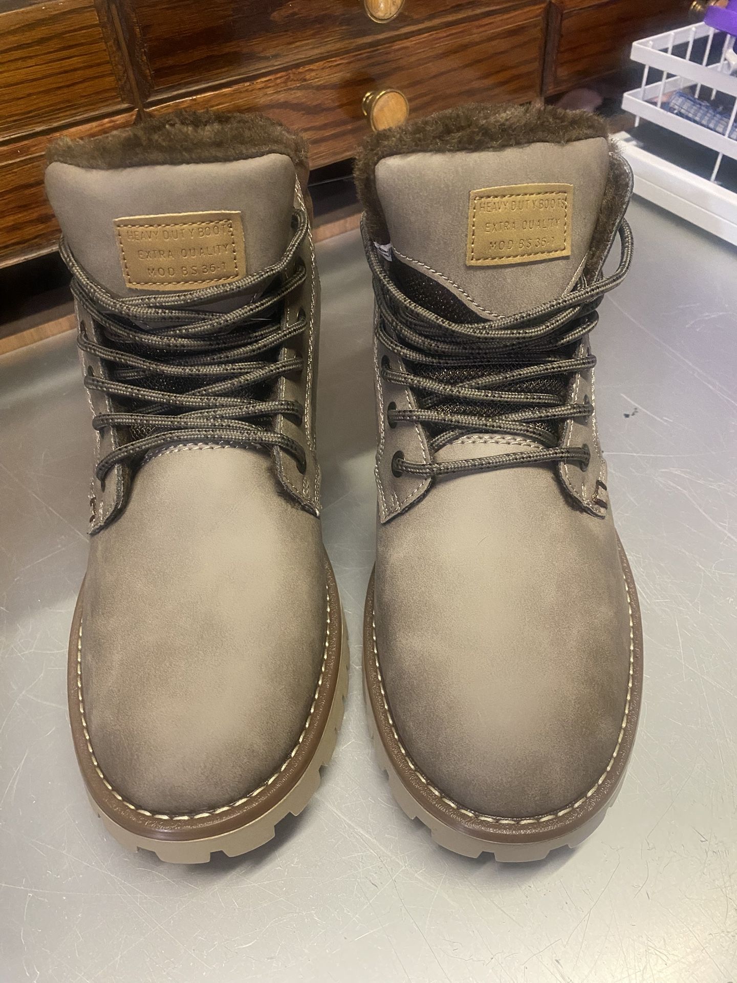 Men’s EYUSHIJIA Heavy Duty Winter Boots – New 