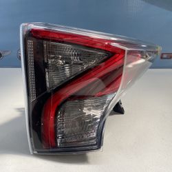 2016-2018 TOYOTA PRIUS RH TAIL LIGHT 