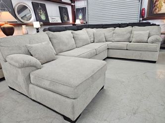 Light Gray U-Shaped Sectional w/ Chaise – Delivery Available