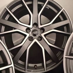 20” Chrysler 300 Rims/Wheels OEM Light scuff   Center Bore: 71.5mm Bolt Pattern: 5x115mm Width:20x8 Offset: 24mm  Fits: 2015-2023 Chrysler –20