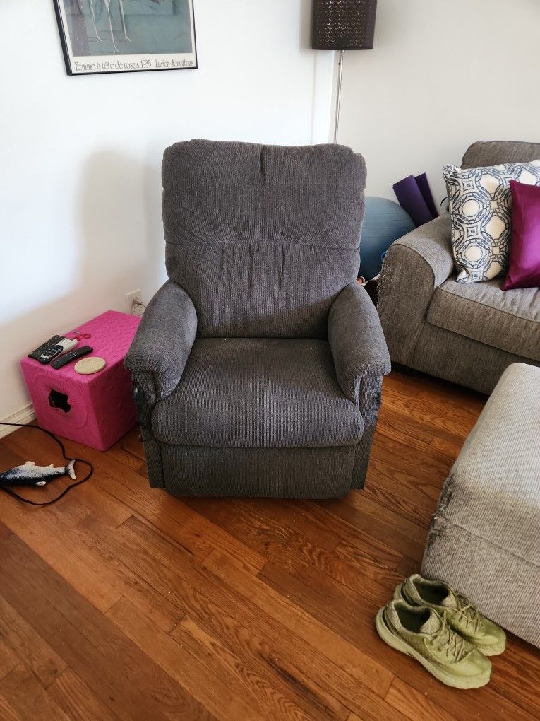 Rocker Recliner W Swivel