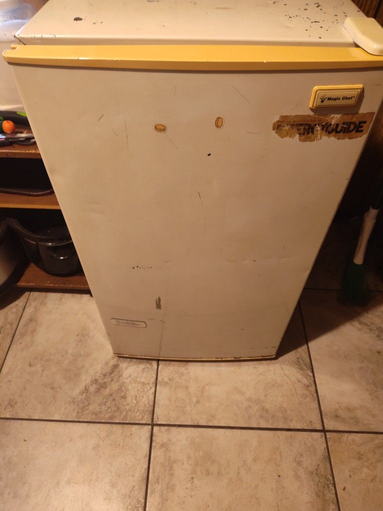 Magic Chef Mini Fridge 
