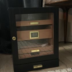 Cigar humidifier !!! Perfect Condition CASE ELEGANCE