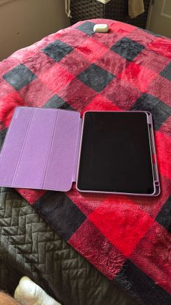 iPad Pro max 11 Inch 128 Gig With Cellular