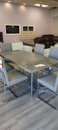 New 7 PC dinning set with table and 6 chairs