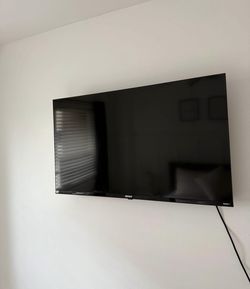 2 Element TVs – Great Condition..43”  4K UHD Smart TV (NEW)