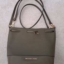 New Crossbody Purse By Michael Kor 
