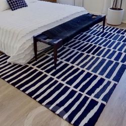 6’x 9’ Black and White Pattern Area rug