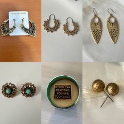 A Bundle Set Of 5 Pairs Of Earrings With 1 Pin Set 