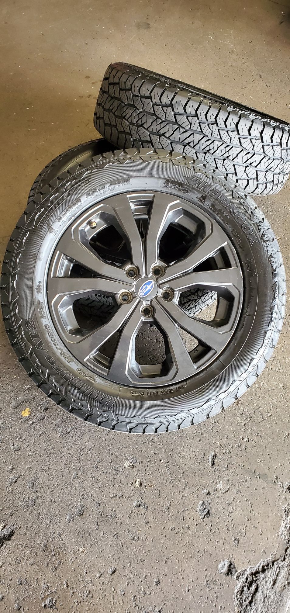2019 Subaru Forester Wheels and Hankook DynaPro AT2 tires