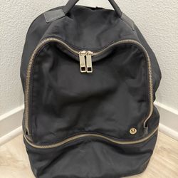 Lululemon Everyday Backpack 22L with gold hardware