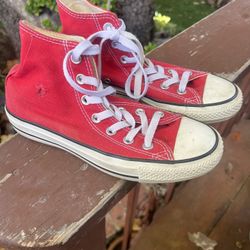 Converse/ Women’s 6