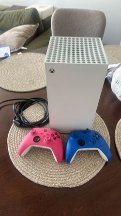 Title: 🎮 Xbox Series X + 2 Controllers – Excellent Condition