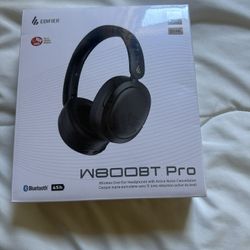 W800BT Pro wireless over-ear headphones