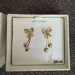 Elegant 14K gold earrings