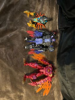 3 Hasbro transformer figures