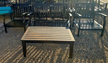 $400 BEAUTIFUL PATIO SET LIKE NEW NEEDS CUSHIONS 24×24