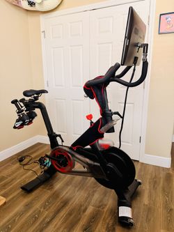 Peloton Bike (2nd Generation) – Excellent Condition – Includes Accessories