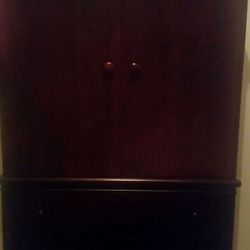 Armoire $100