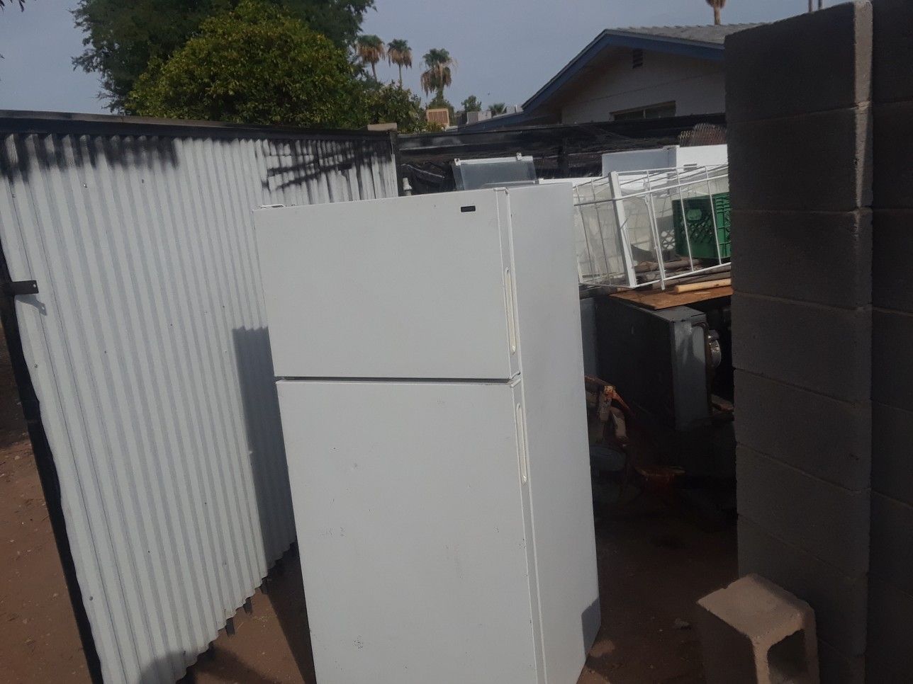 Hipoint apt. Fridge and freezer runs great used