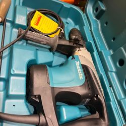 MAKITA 10 AMP 1-9/16 IN. SDS-MAX CONCRETE/MASONRY ROTARY HAMMER $420