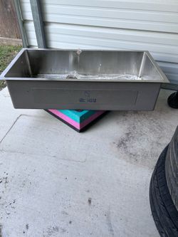 Under mount kitchen sink