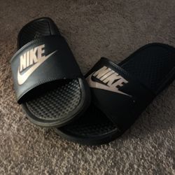 Nike slides Women 7/12 Used 