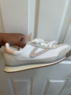 Women’s Sneakers