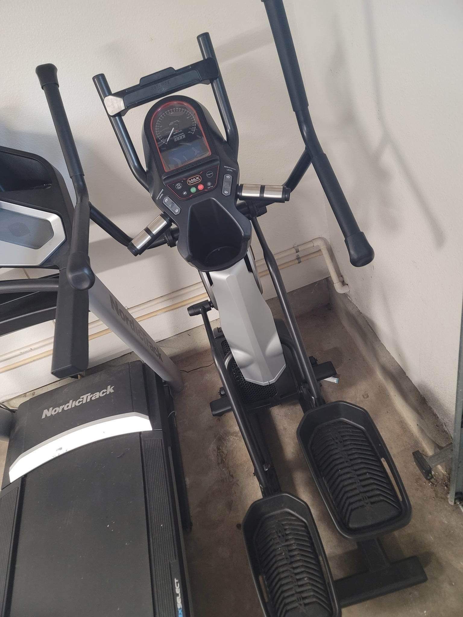 Max M6 Elliptical Trainer