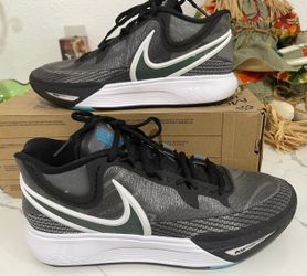 Nike Kyrie Size 10
