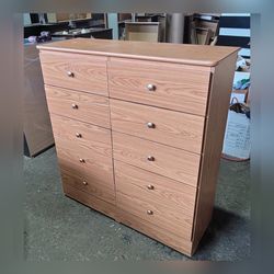 Ten drawers dresser with rails